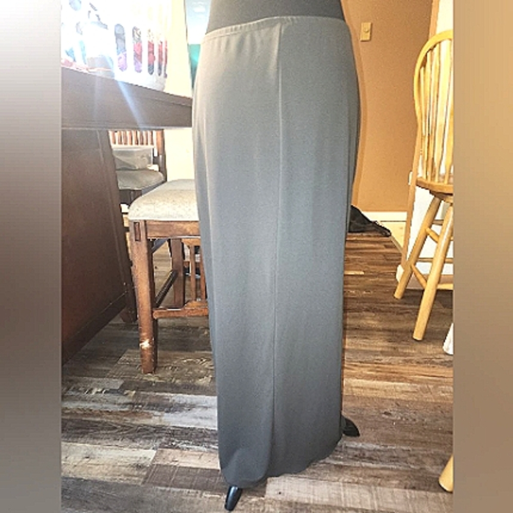 🎉 1830 Solid Grey w/ Pleated Bottom Skirt, 12P 🎉